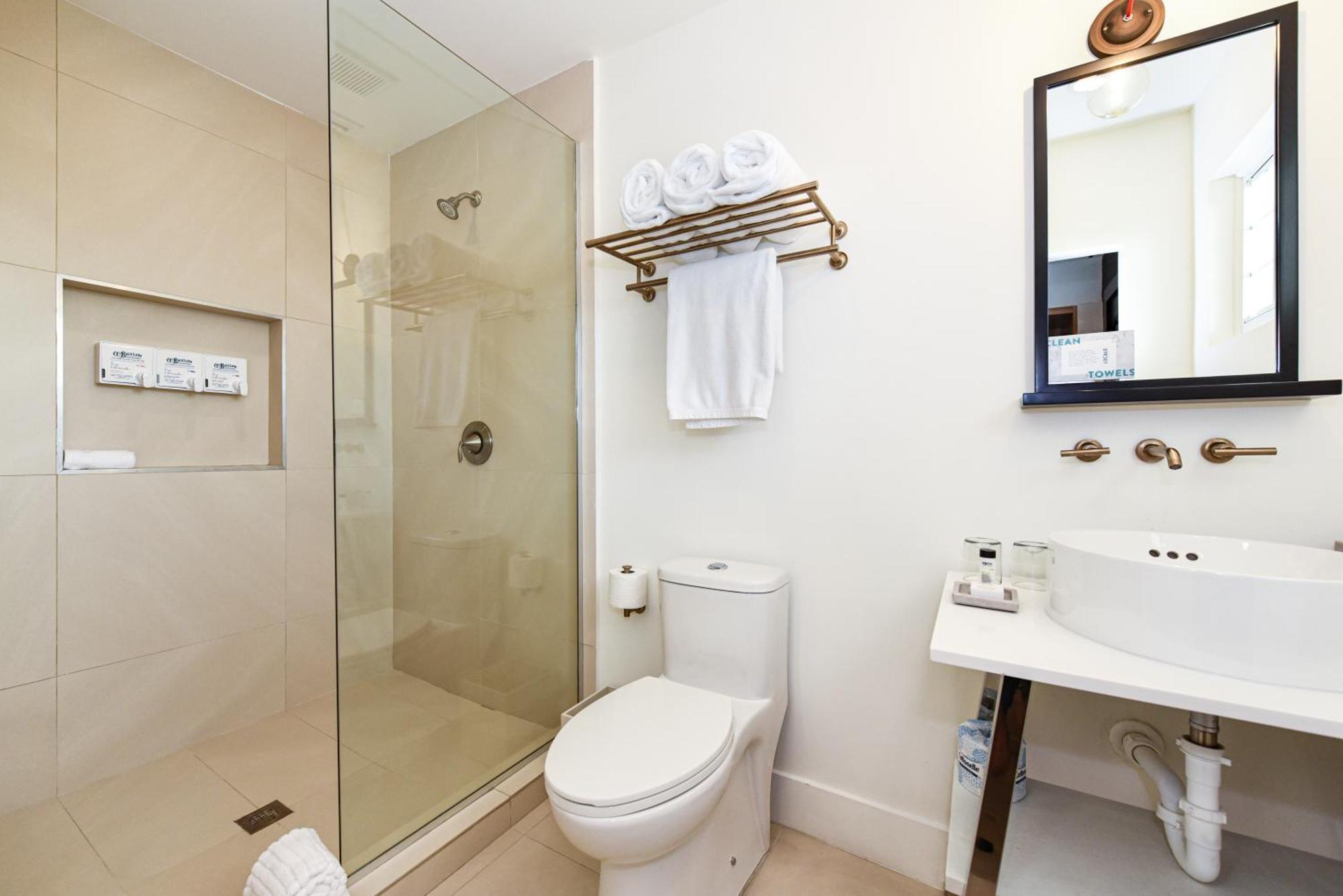 The Locale Hotel Grand Cayman จอร์จทาวน์ ภายนอก รูปภาพ