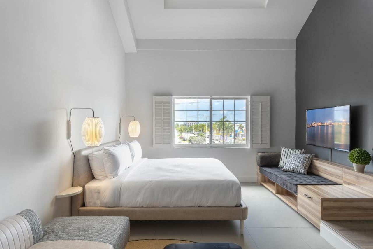 The Locale Hotel Grand Cayman จอร์จทาวน์ ภายนอก รูปภาพ